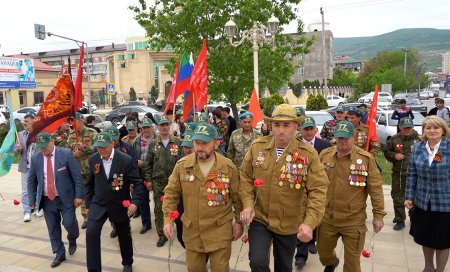 Участники автопробега "Герои! От поколения к поколению!" проехали по улицам Дербента