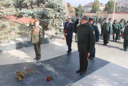 В Дагестане открыли мемориальную доску в память о погибших росгвардейцах